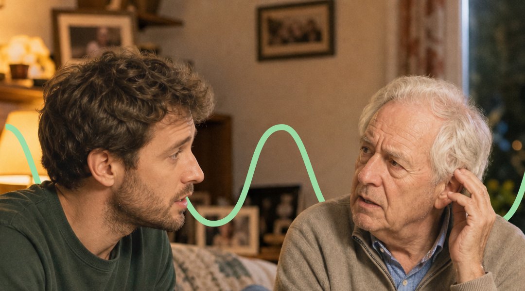 Un audioprothésiste à l'écoute, en conversation attentive avec un patient